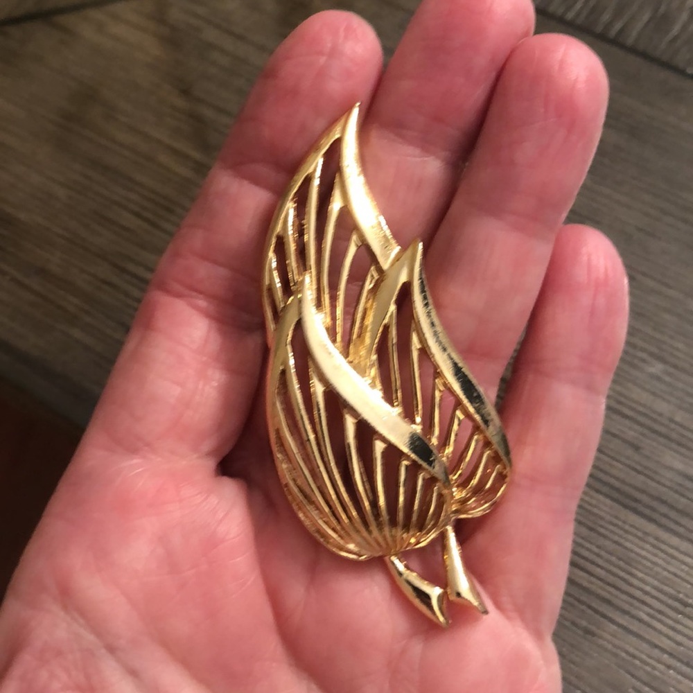 Vintage Goldtone Leaf Cluster Pin - Picture 6 of 14